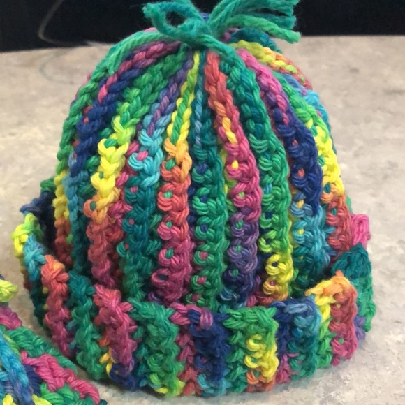 🏵New handmade crocheted hat and mittens for baby approx size 3-6 months - Picture 2 of 3